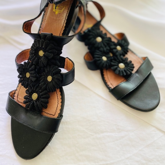 Sandals - Picture 2 of 3